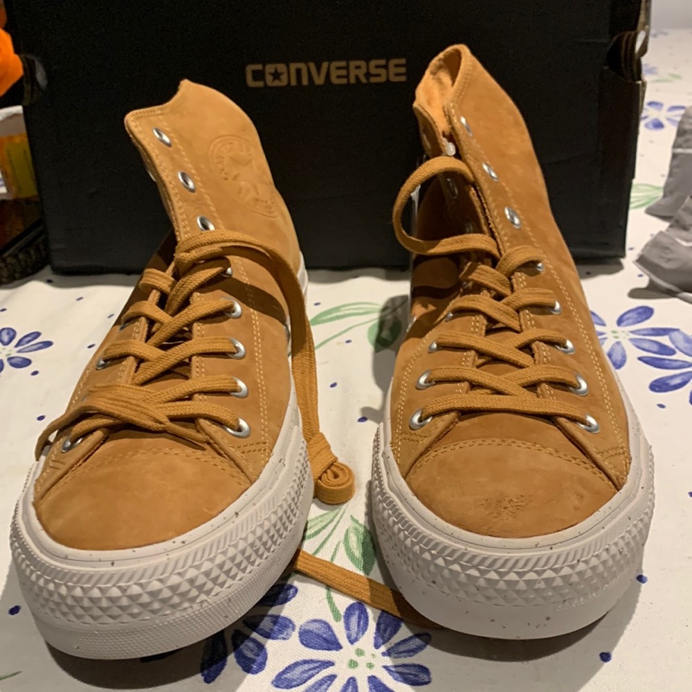 CONVERSE CTAS HI LEATHER SIZE MEN 11 women 13